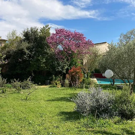 With Pool 8 Minutes From Uzes *