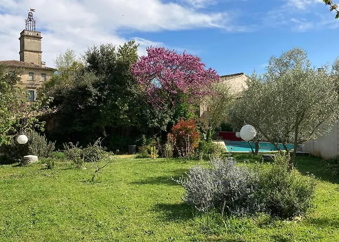 With Pool 8 Minutes From Uzes *